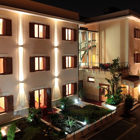 Diana Inn Accommodations ปอมเปอี ภายนอก รูปภาพ